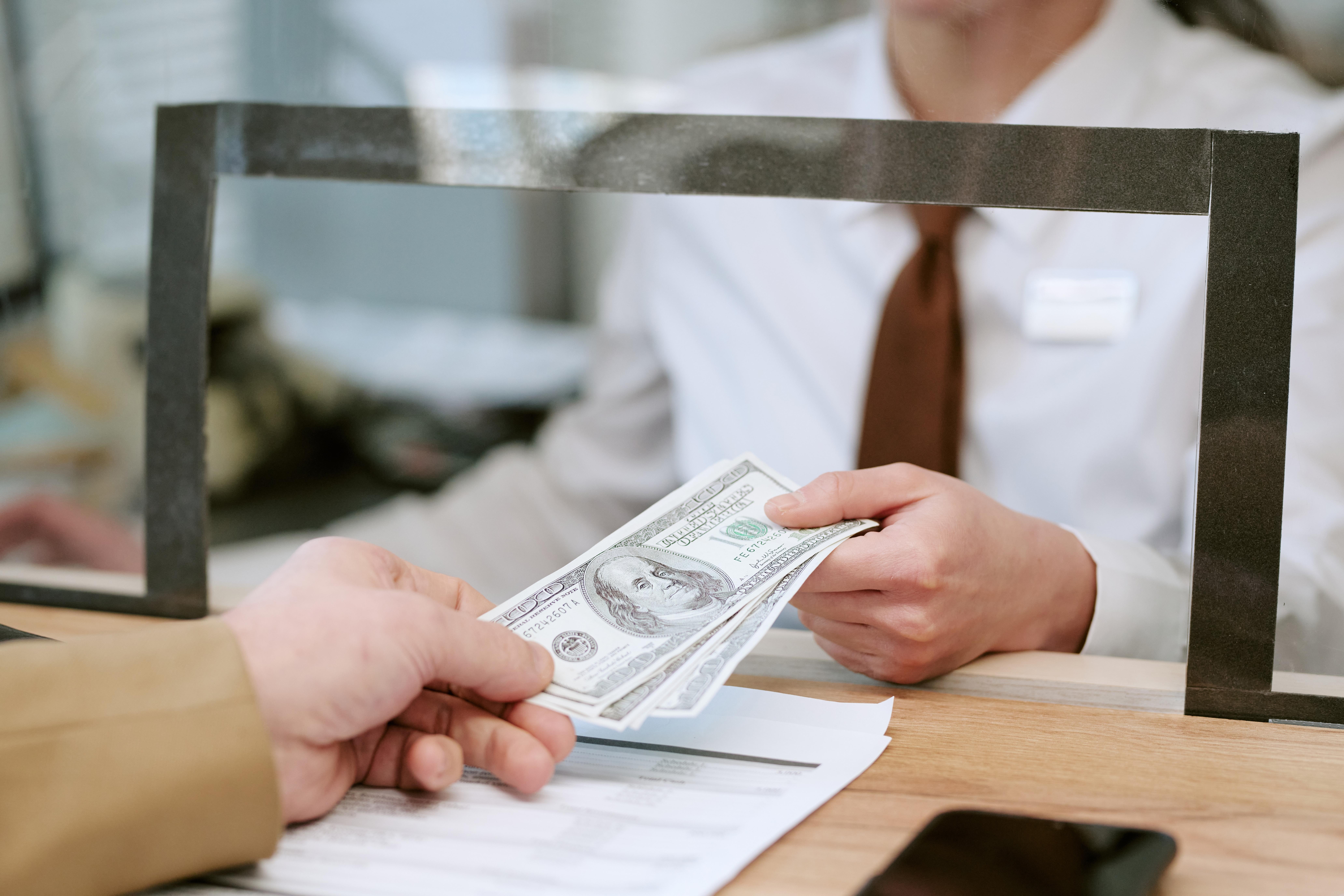 What Time Does SSI Direct Deposit Into Bank Accounts?